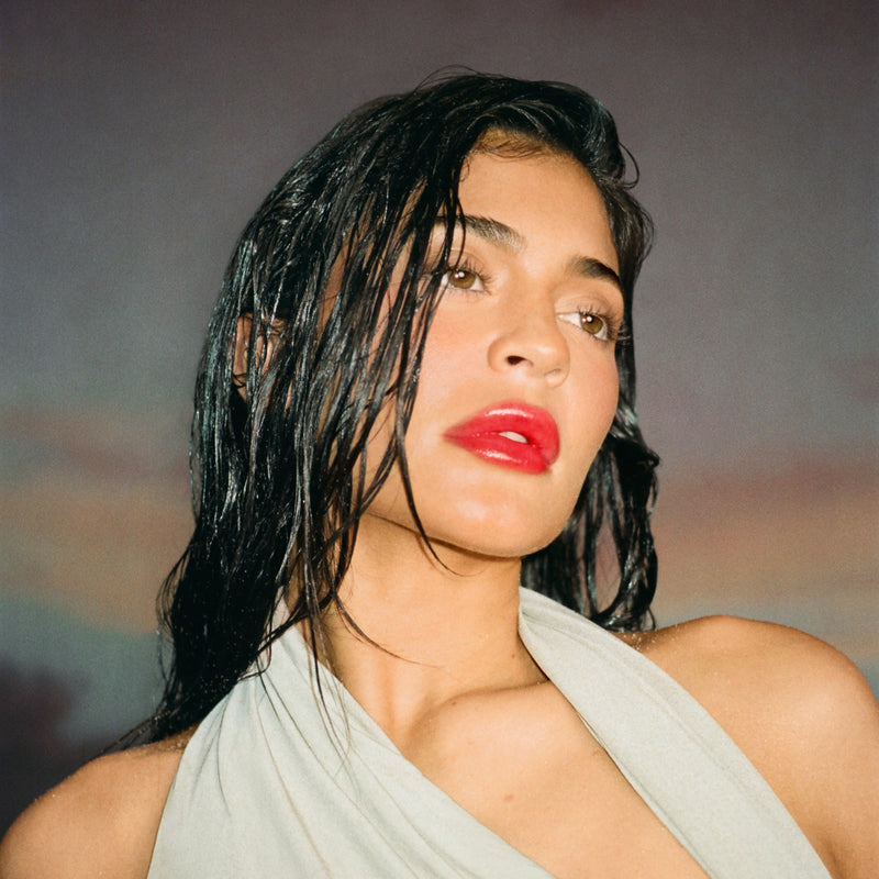 <Kylie's Summer Lip Lookt>|<kylies-soft-shiny-pout>