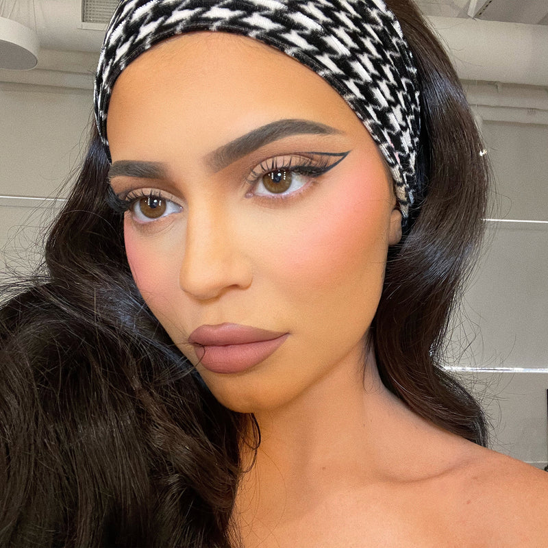 kylies-2-0-photoshoot-bts-look
