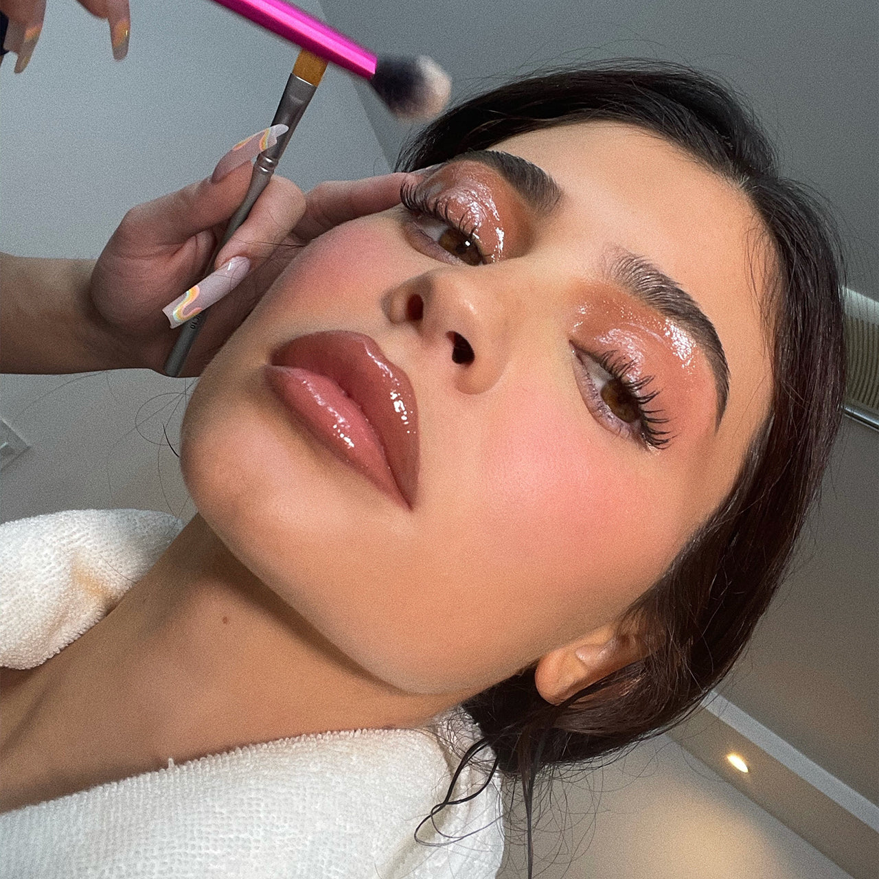 Kylies All-Over Gloss Glam Look